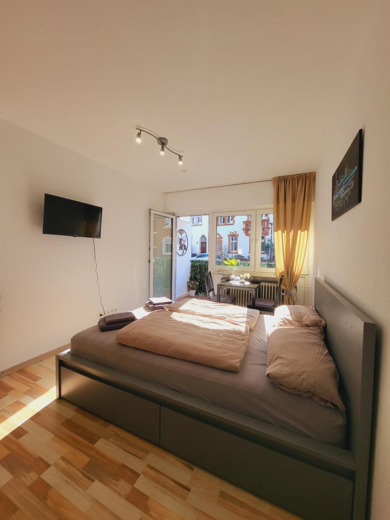Zentrales Apartment Mit Balkon Und Parkplatz Trier Exteriör bild